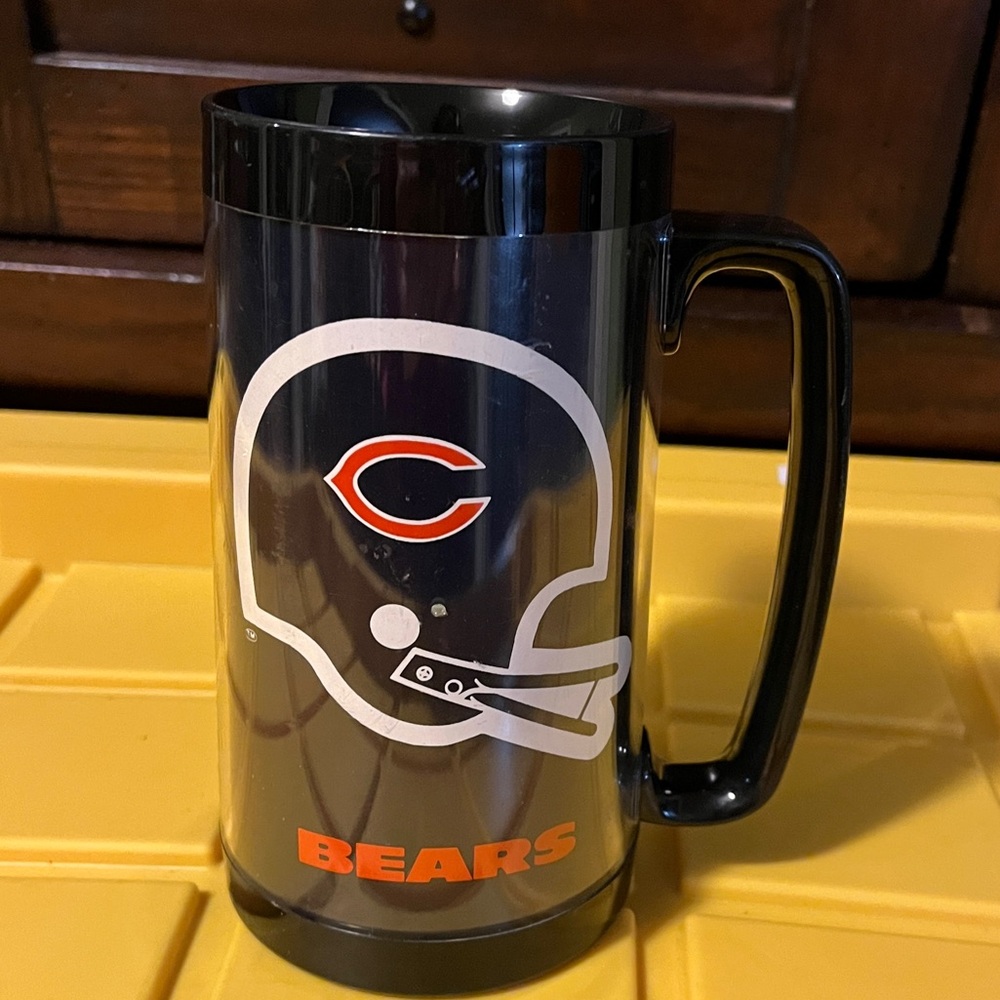 CHICAGO BEARS 2 Bar Helmet Plastic Coffee Thermo Serv Mug NFL Football Vtg 1976